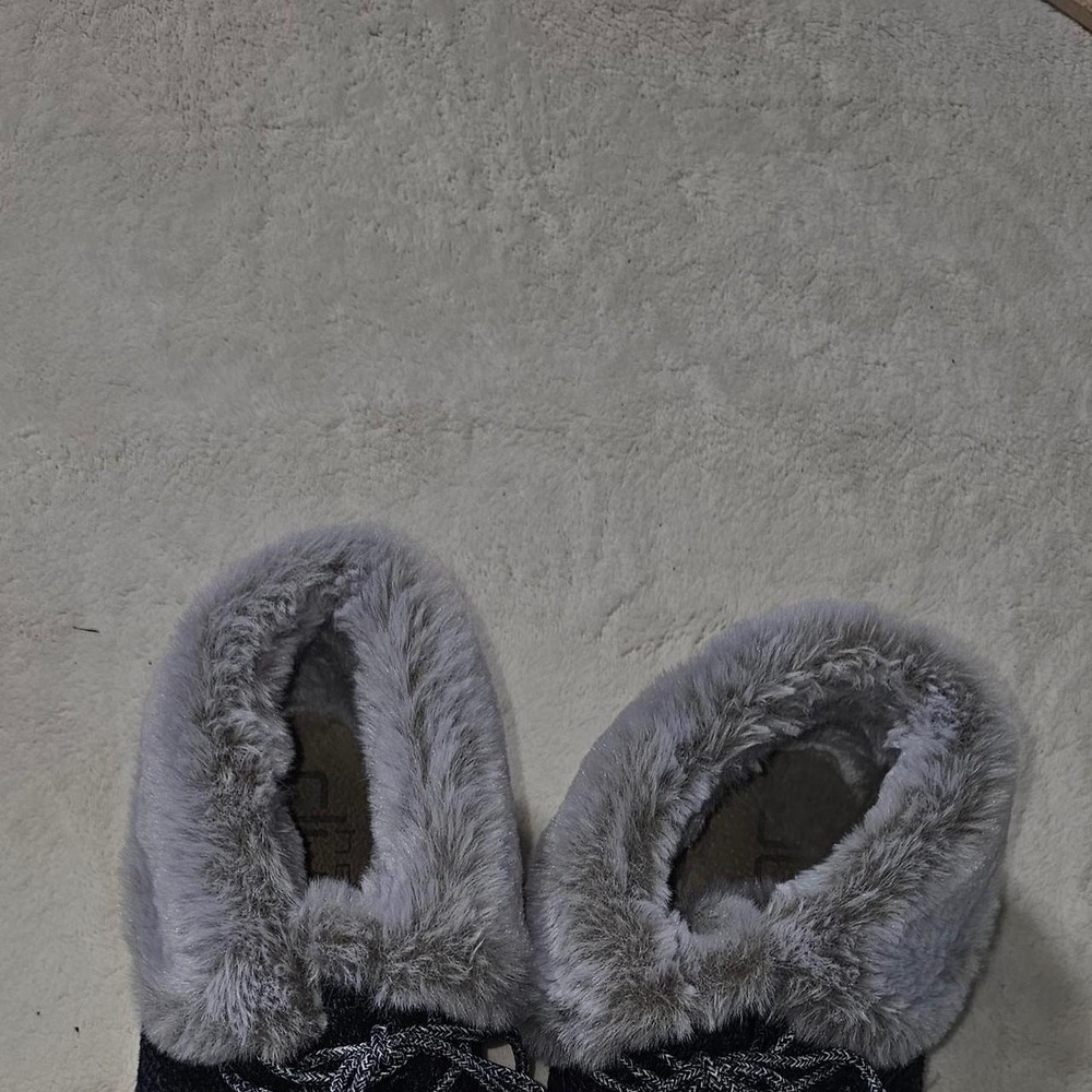 Hey Dudes Black & gray faux fur slippers with a cozy, plush look
